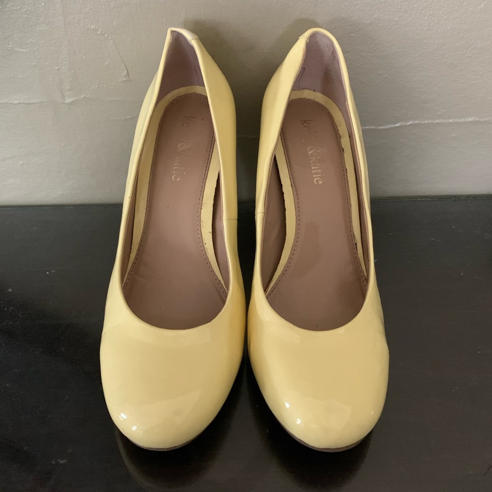 Pale Yellow Round-Toe Heels